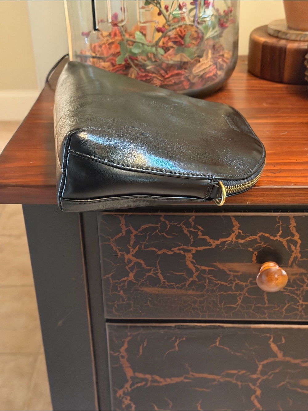 R.RIVETER women’s Hopper Crossbody Bag Black Leather - Picture 10 of 16